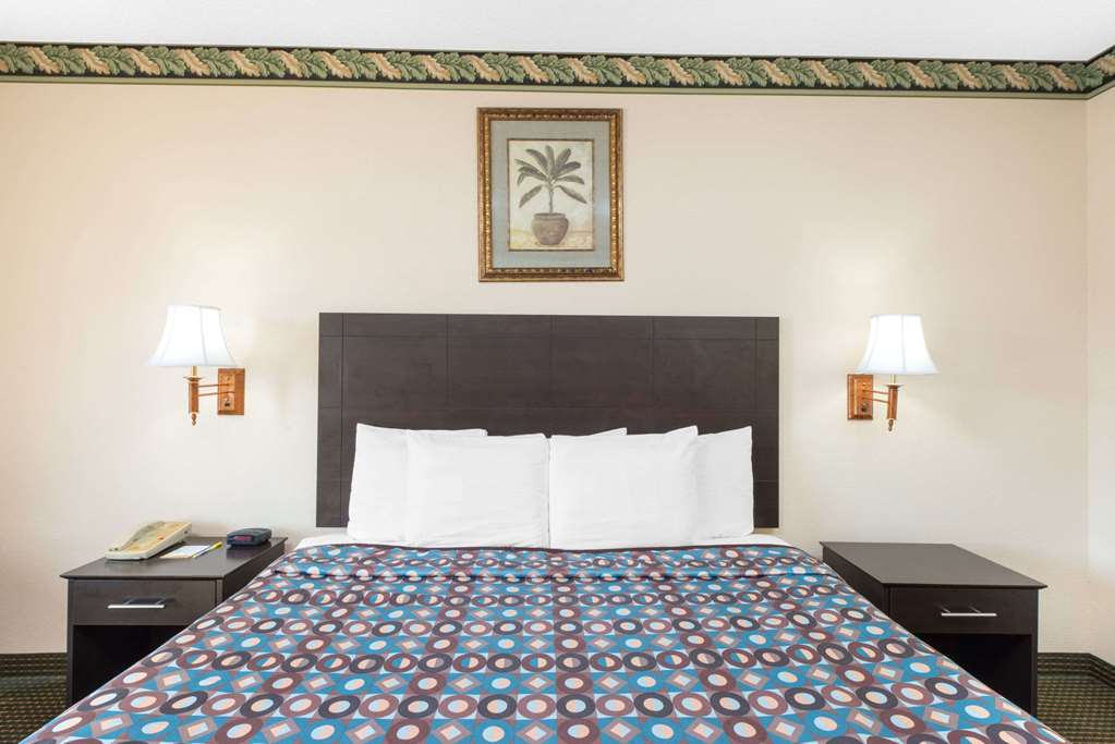 Days Inn by Wyndham Sullivan - photo 9