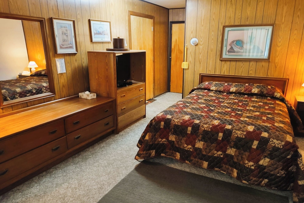 Love Hotels Voyageur by OYO at International Falls MN - photo 14