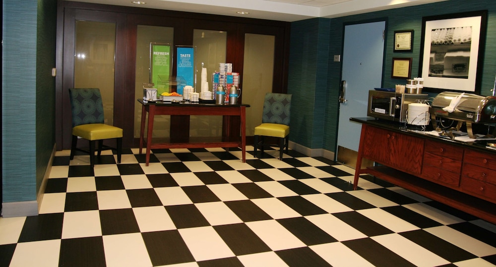 Hampton Inn & Suites Bloomington Normal - photo 31
