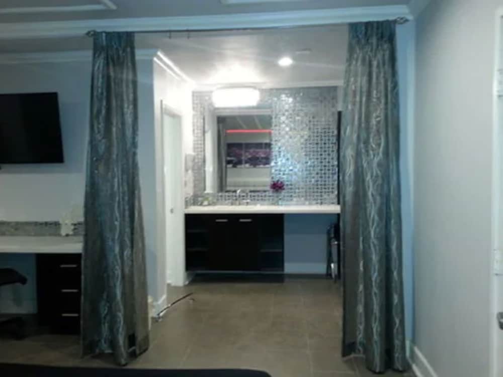 Hollywood VIP Hotel - photo 10