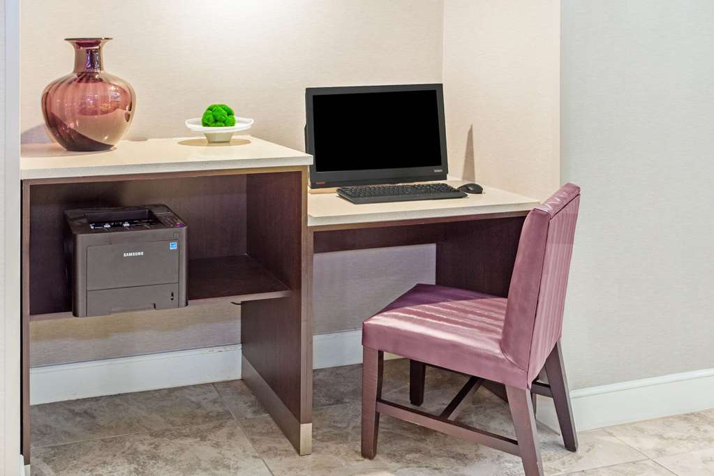 La Quinta Inn & Suites by Wyndham Lubbock West Medical Centr - photo 37