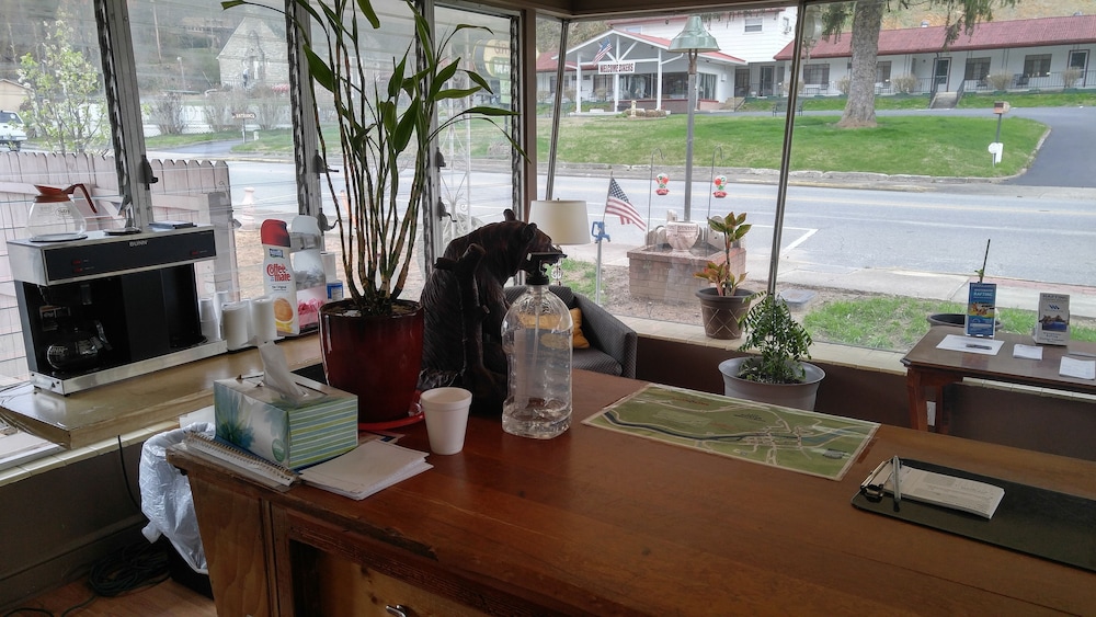 RoseWood Inn - carbon neutral hotel in Bryson City