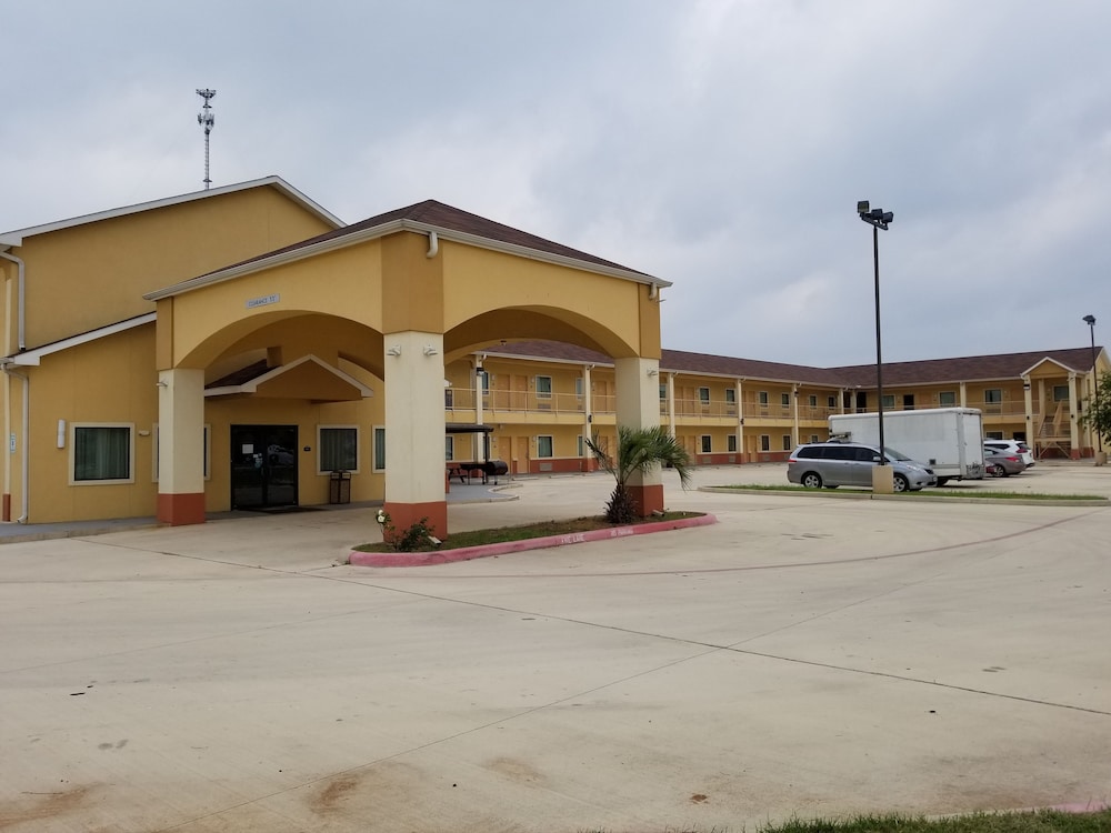 Horizon Inn & Suites Pearsall - photo 26
