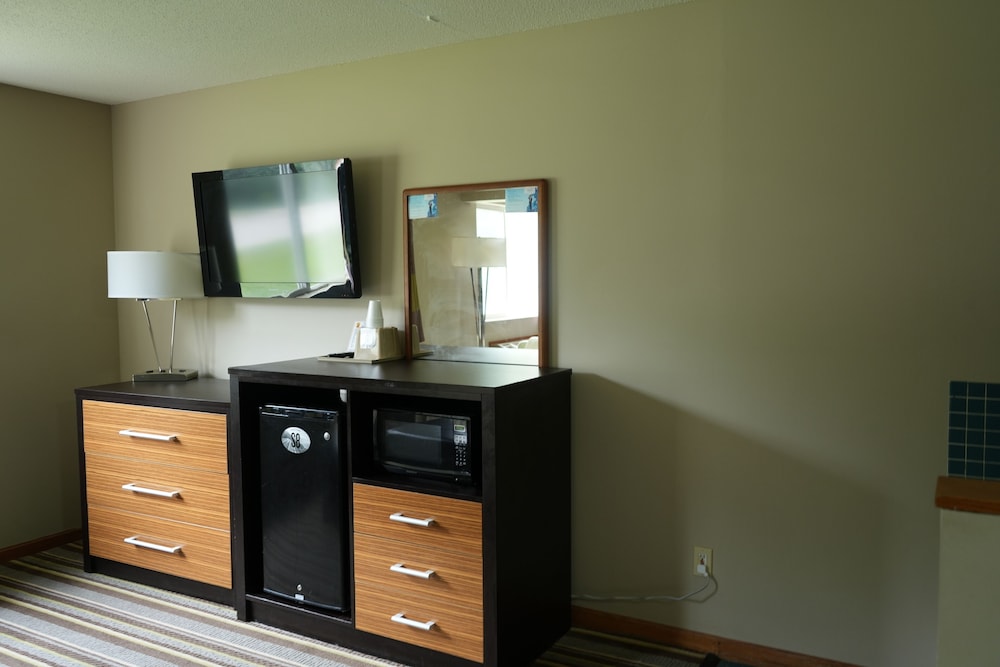 Watseka 24 Inn & Suites - photo 19