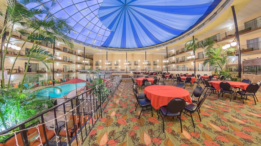 Holiday Inn Des Moines Airport Conf Center by IHG - photo 31
