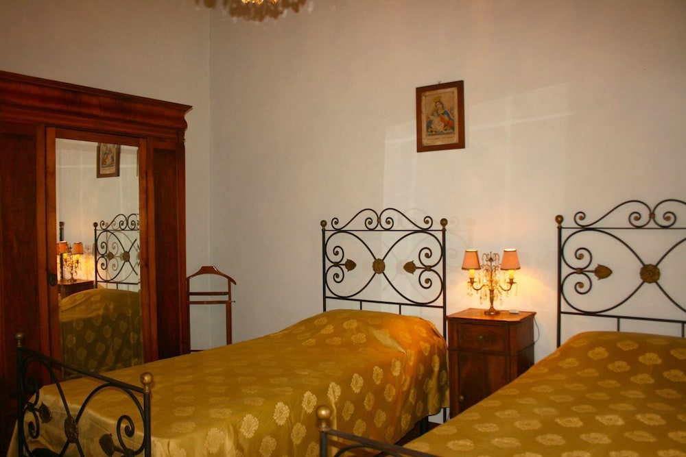 Stunning private villa for 6 guests with private pool TV pets allowed and parking — 4-Star Luxury Hotel in Castiglion Fiorentino, Italy