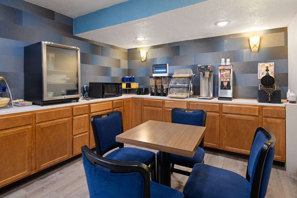 Days Inn & Suites by Wyndham Kokomo - photo 25