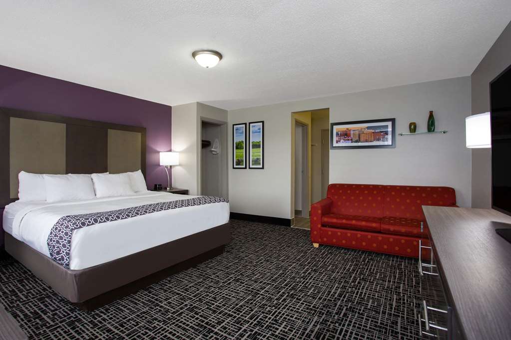 La Quinta Inn & Suites by Wyndham Roanoke Salem - photo 16