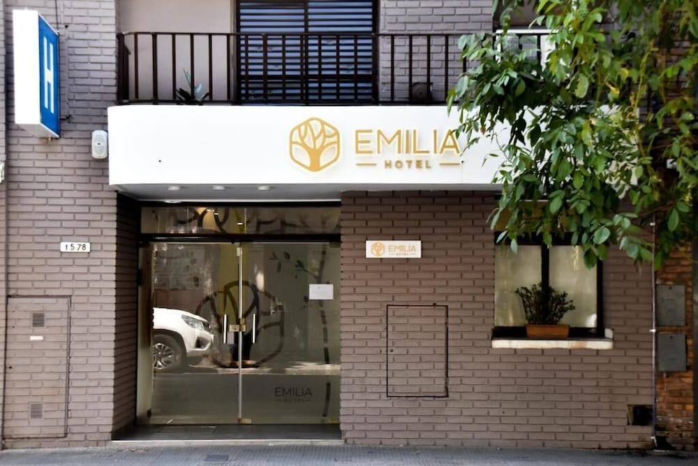 Emilia Hotel — hotel in Rosario