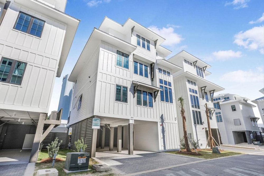 The Bluffs at Orange Beach #8 by Southern Vacation Rentals — 4-Star Luxury Hotel in Orange Beach, United States