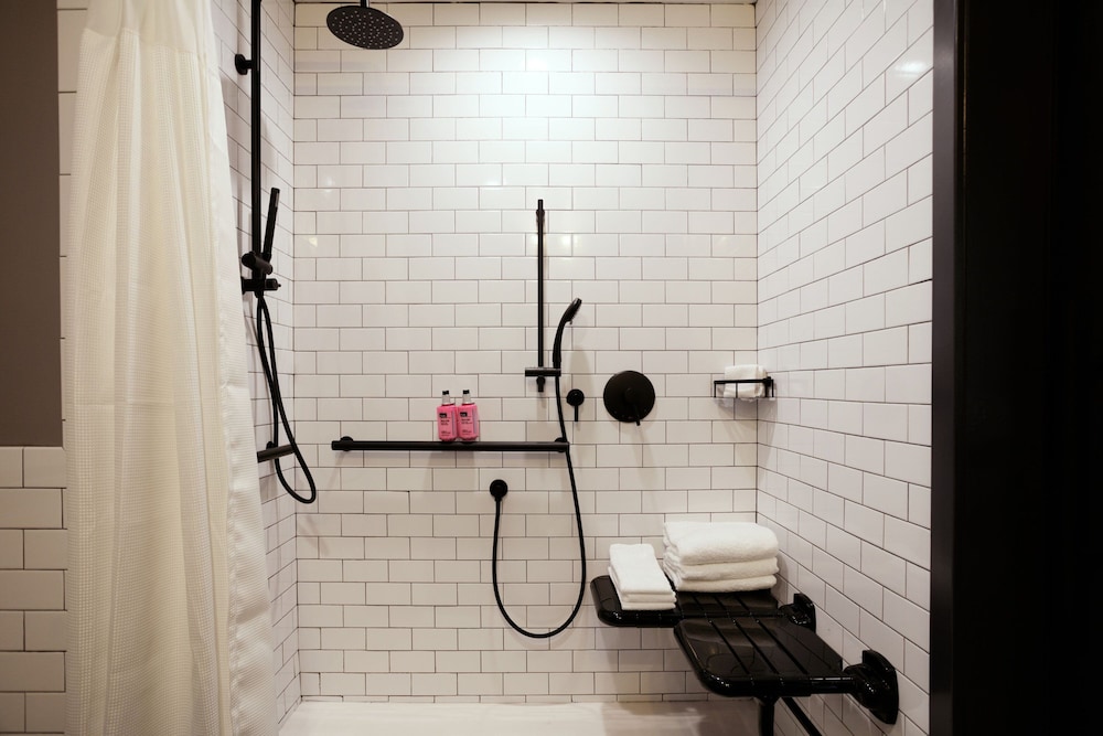 Moxy Richmond Downtown - photo 23