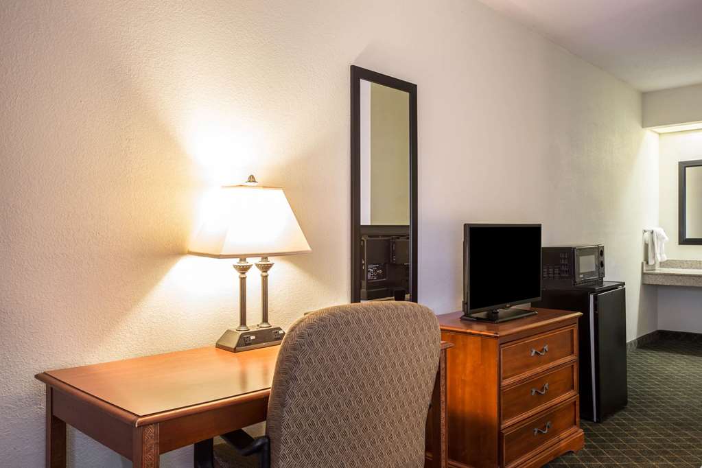 Clarion Inn & Suites Aiken South - photo 13