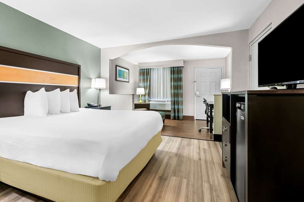 Best Western Executive Suites - photo 18