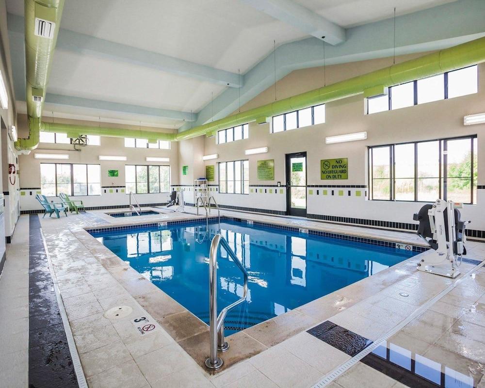 Comfort Inn Kansas City Airport - photo 4