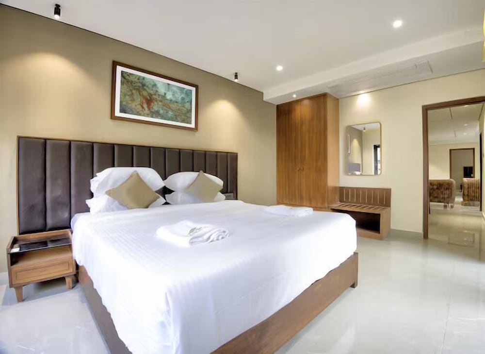 Lance 21 — 5-Star Luxury Hotel in Chennai, India