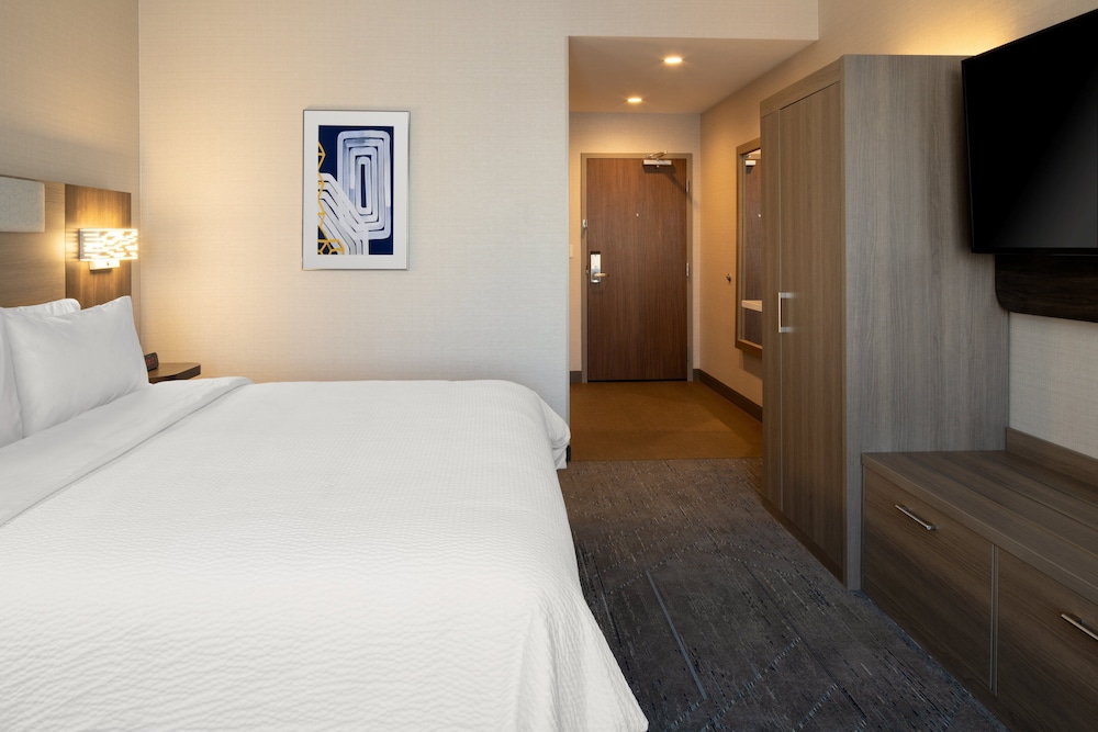 Holiday Inn Express and Suites Hollister by IHG - photo 10