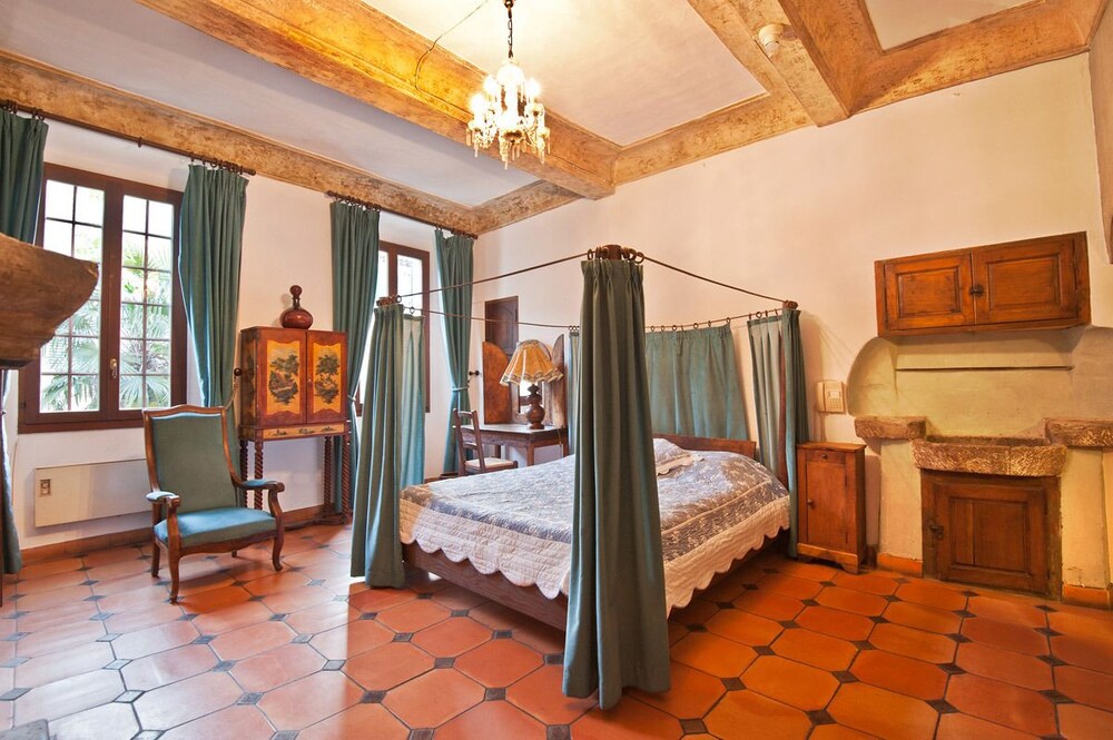 Hôtel Les Arcades - carbon neutral hotel in Biot