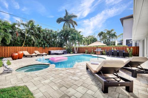 Gone Coastal 1 Mile to Vanderbilt Beach Pool in Naples, United States