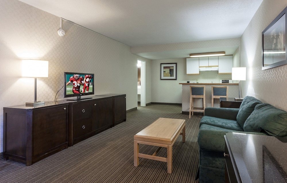 Red Roof Inn & Suites DeKalb - photo 16