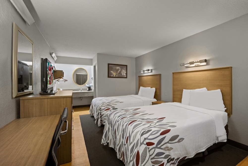 Red Roof Inn Greensboro Airport - photo 13