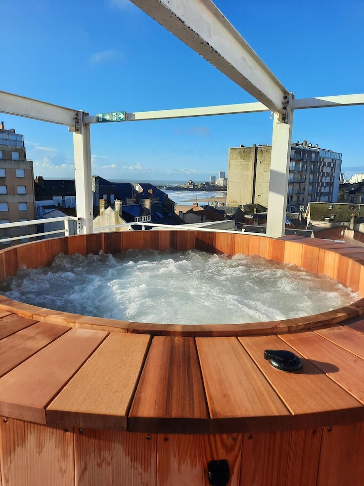 Logis Hôtel Arc en Ciel Spa in Les Sables-D'olonne, France