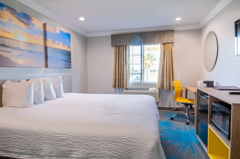 Days Inn by Wyndham Santa Monica - photo 33