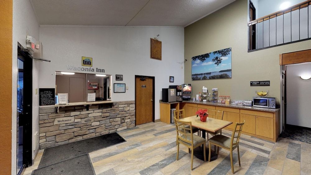 Waconia Inn & Suites - photo 24