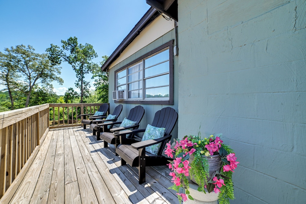 Private Dock And Slip Kentucky Lake Cottage 22168569 — Buchanan