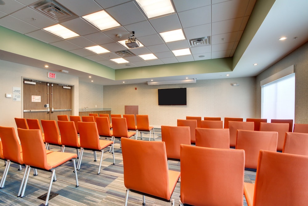 Holiday Inn Express & Suites Galesburg by IHG - photo 55