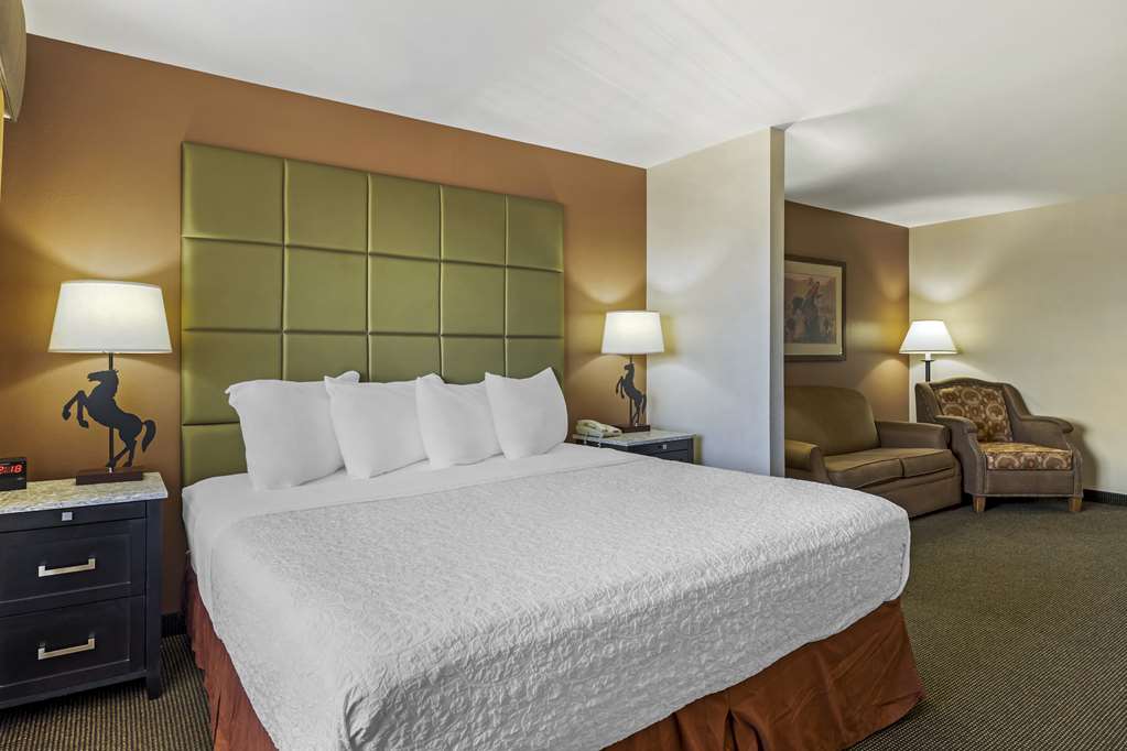 Best Western Plus Country Inn & Suites - photo 10
