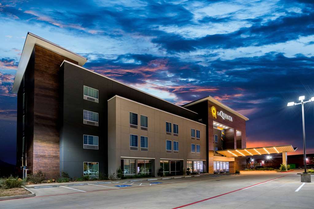 La Quinta Inn & Suites by Wyndham Houston Cypress - photo 4