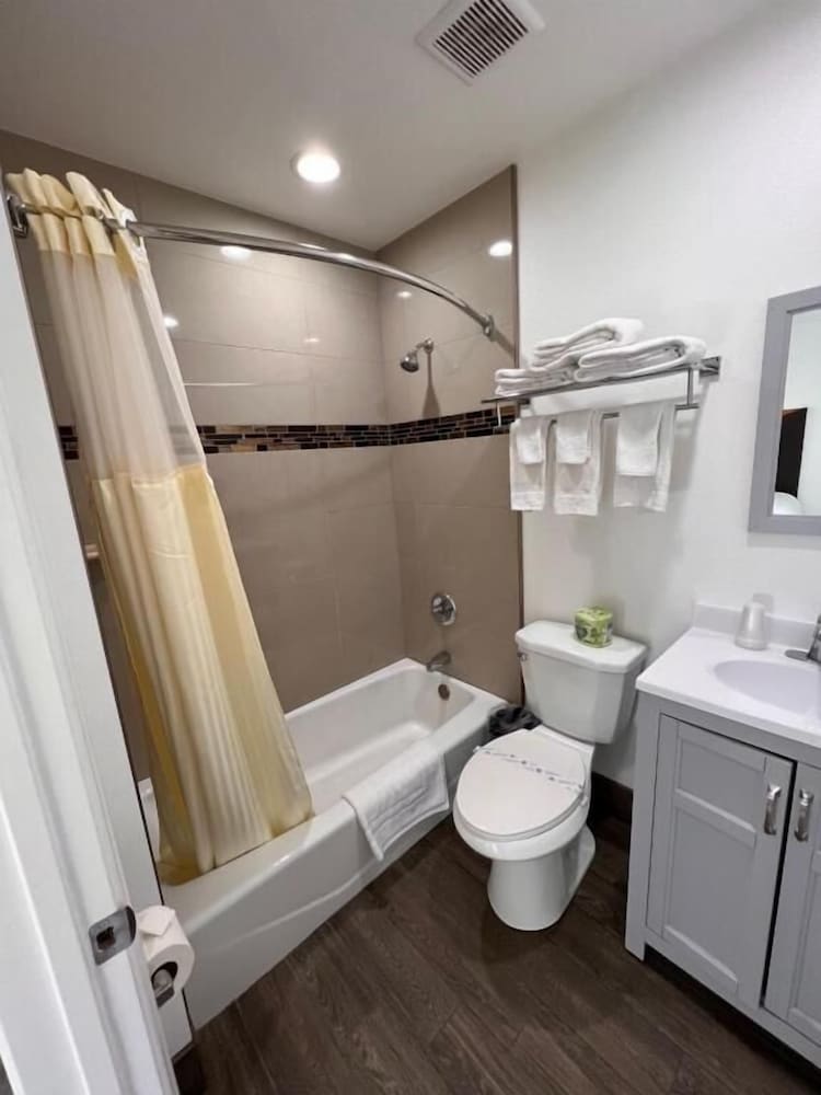 Town and Country Inn - photo 6