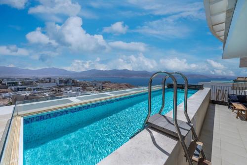 Geffen penthouse pool & view in Eilat, Israel