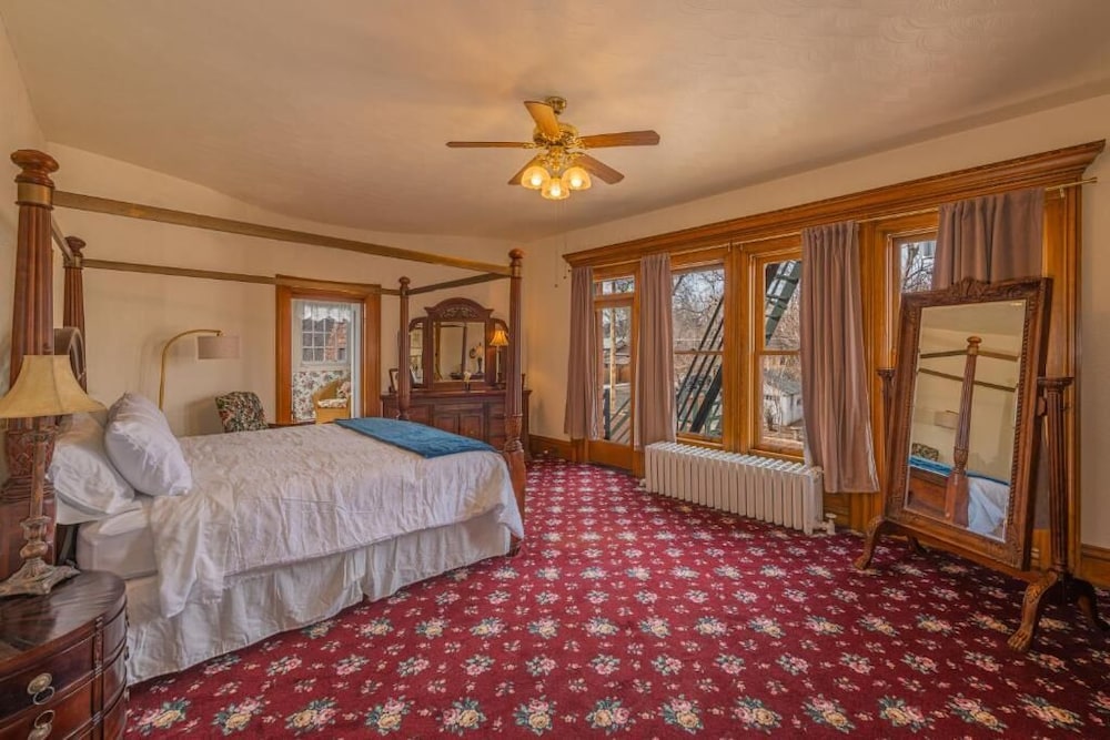 Orman Mansion Pueblo's Most Luxurious Stay - photo 4