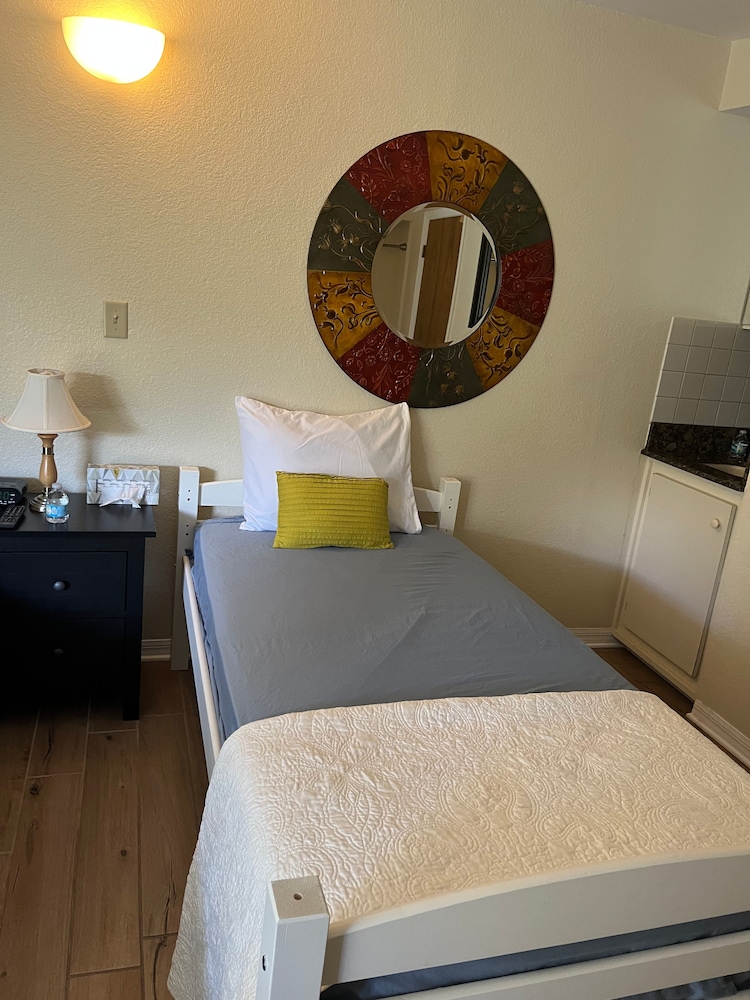 Mar Bay Motel &Suites - photo 22