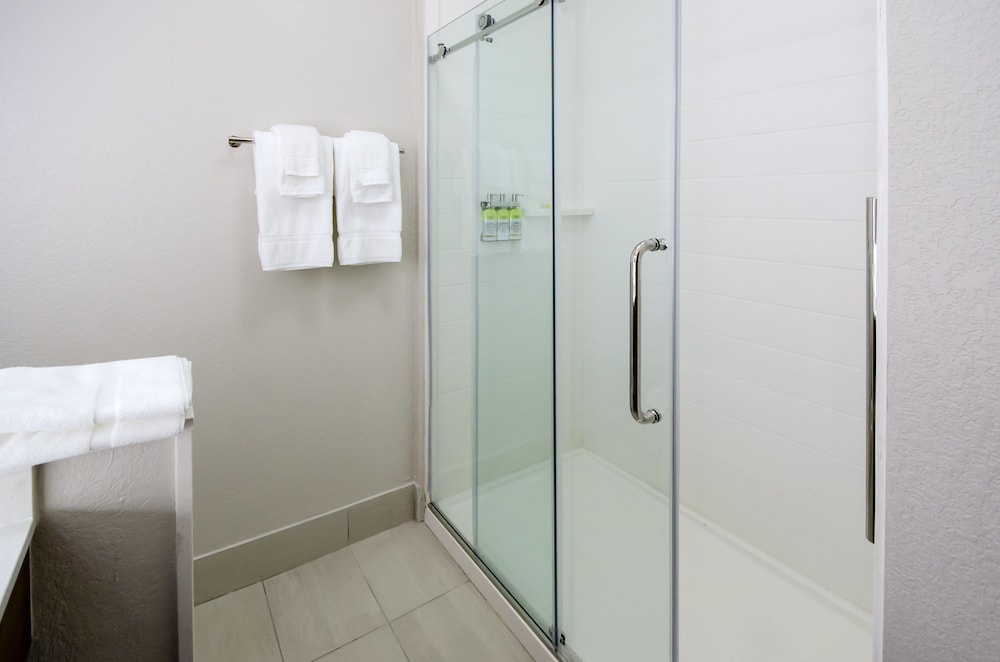 Holiday Inn Express & Suites Taylor by IHG - photo 12