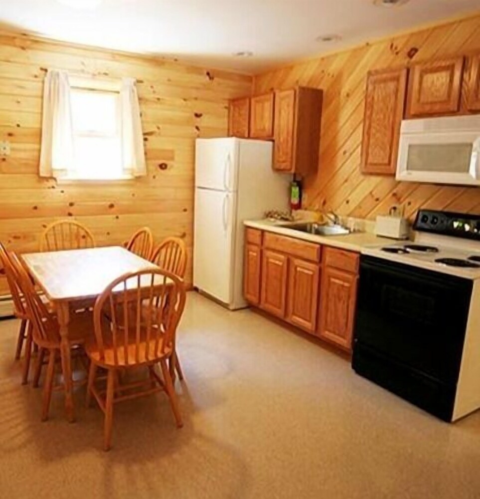 Lee's Motel and Cottages - photo 10