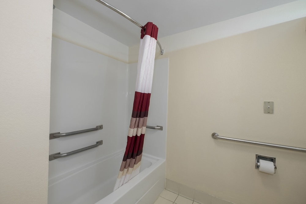 Red Roof Inn & Suites Newnan - photo 25