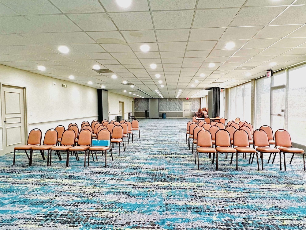 Quality Inn & Suites McDonough South I 75 - photo 24