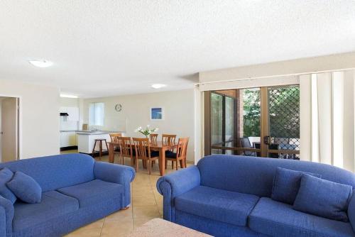 Kamillaroi Walk to restaurants cafes and beach in Nelson Bay, Australia