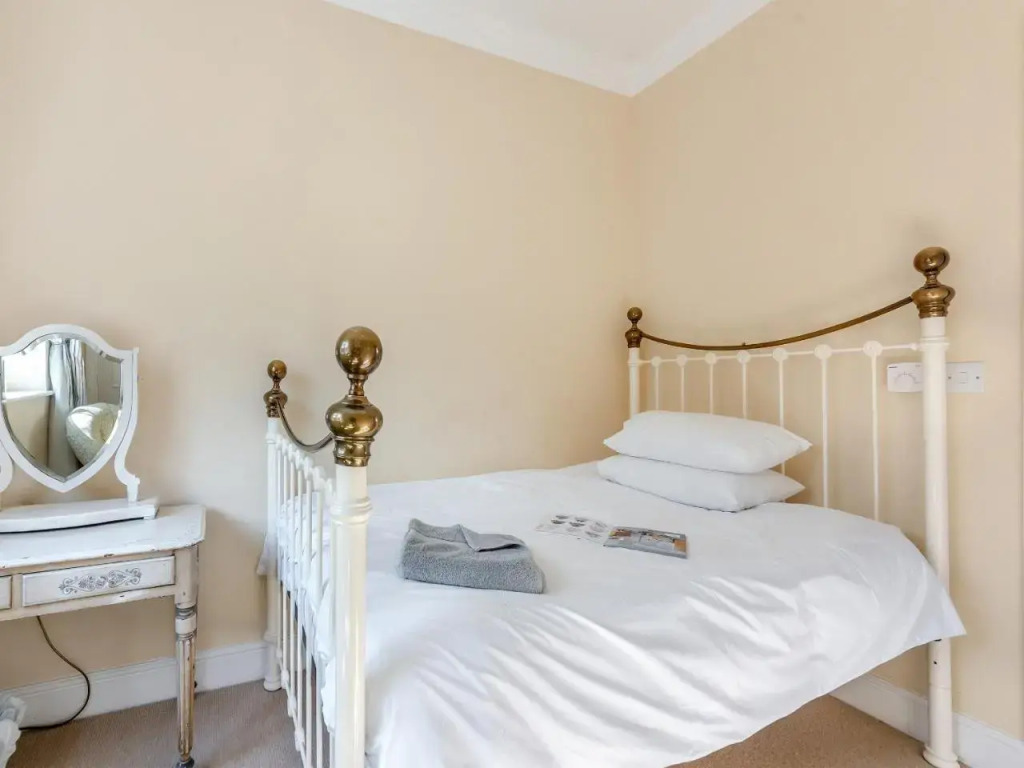 The Fishing Lodge — 4-Star Luxury Hotel in Durnford, United Kingdom