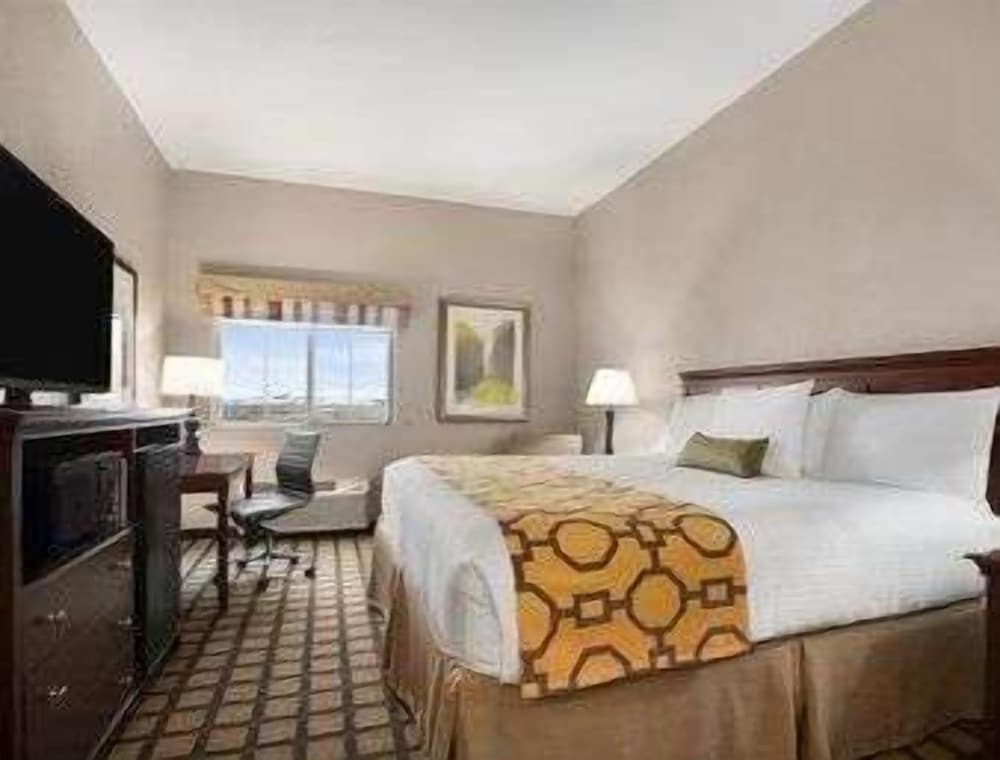 Baymont by Wyndham Odessa - photo 10
