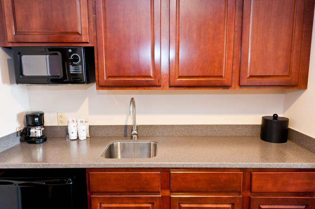 Best Western Plus Brandywine Inn & Suites - photo 15
