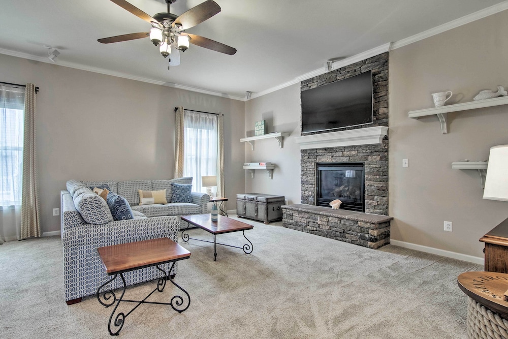 Great for Groups: Bayside Resort Home w Patio - photo 2