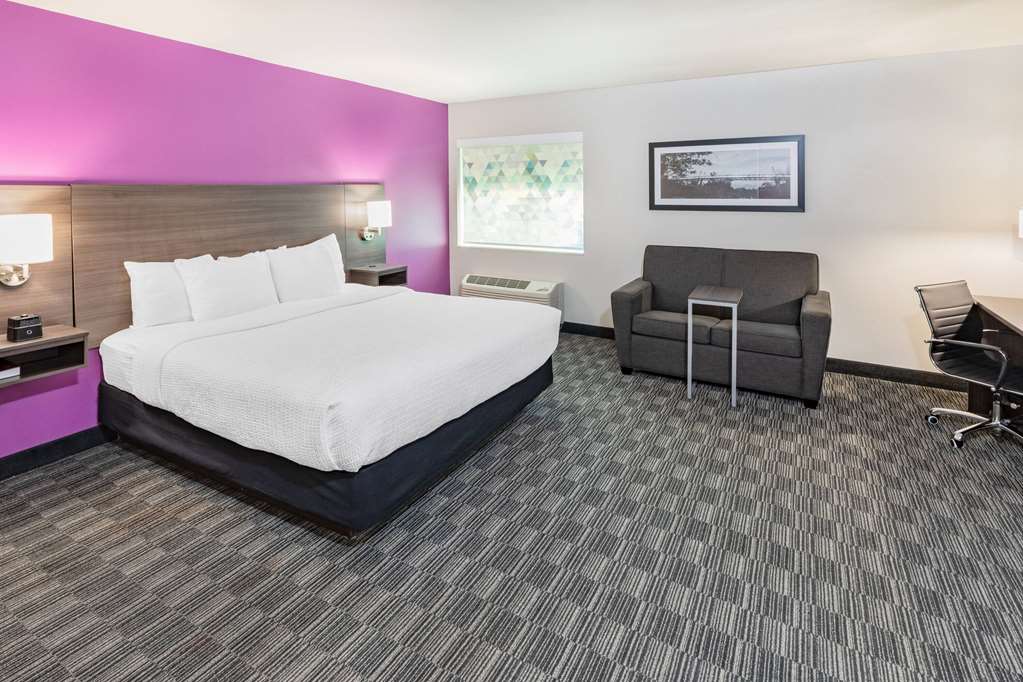 La Quinta Inn & Suites by Wyndham Houston Southwest - photo 13