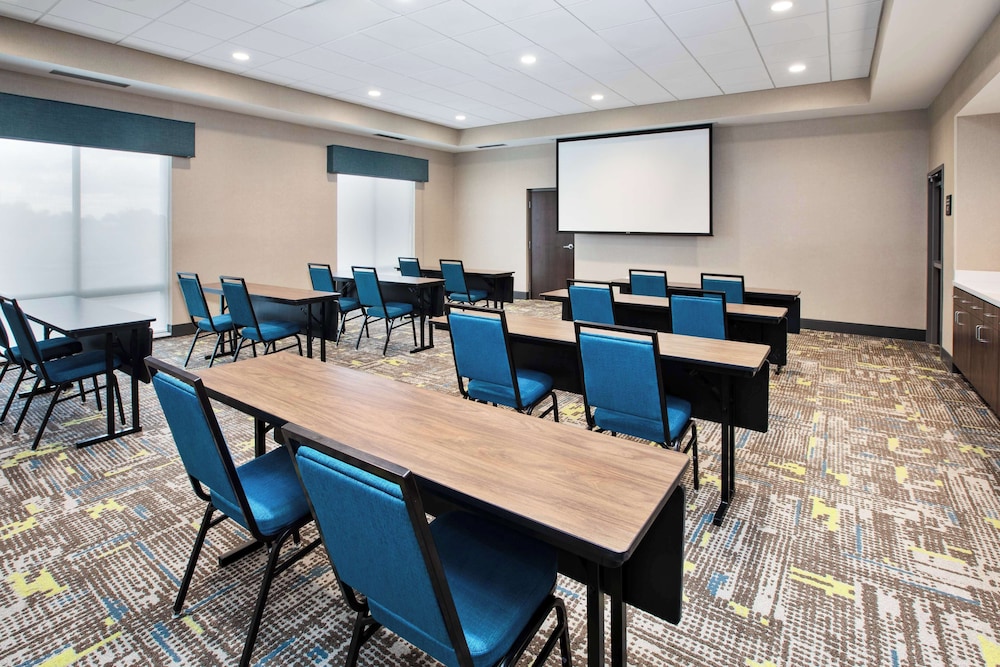 Hampton Inn & Suites by Hilton Indianapolis South Greenwood - photo 32