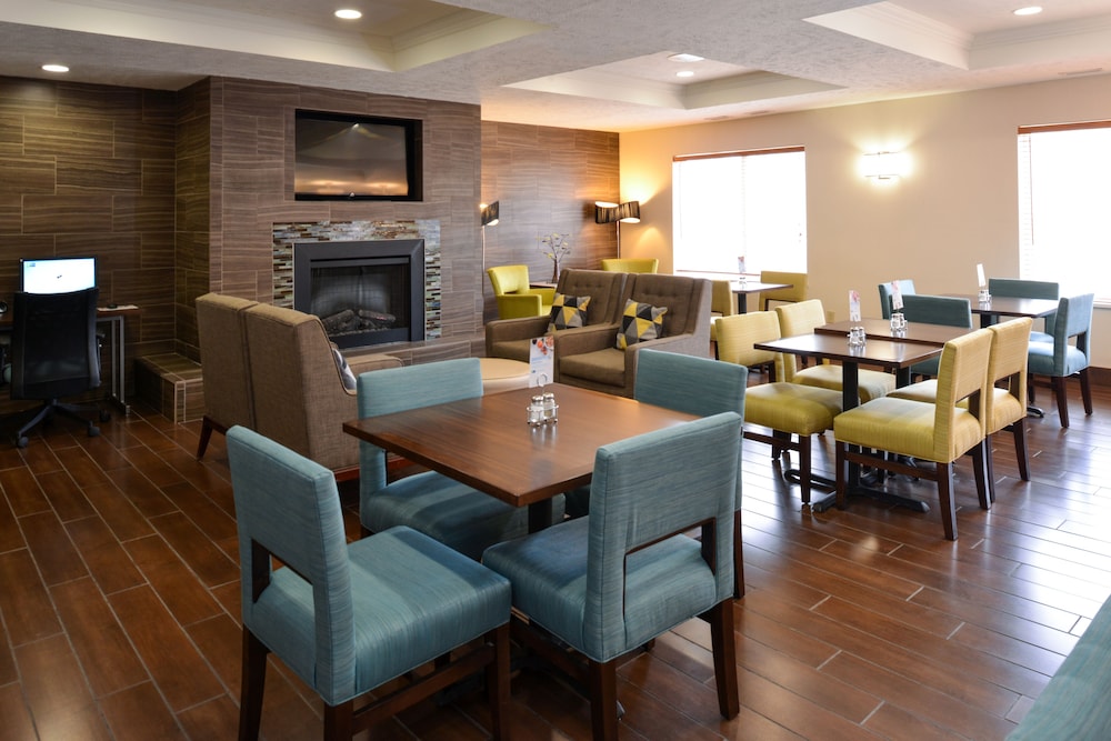 Holiday Inn Express & Suites Omaha West by IHG - photo 27