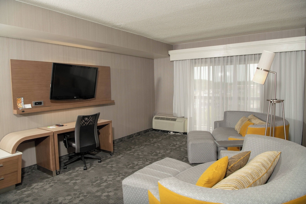 Courtyard by Marriott Erie - photo 13