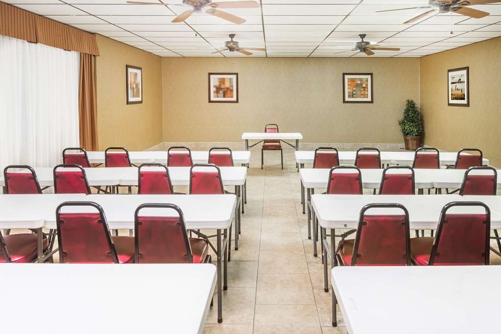 Days Inn by Wyndham Batesville - photo 31