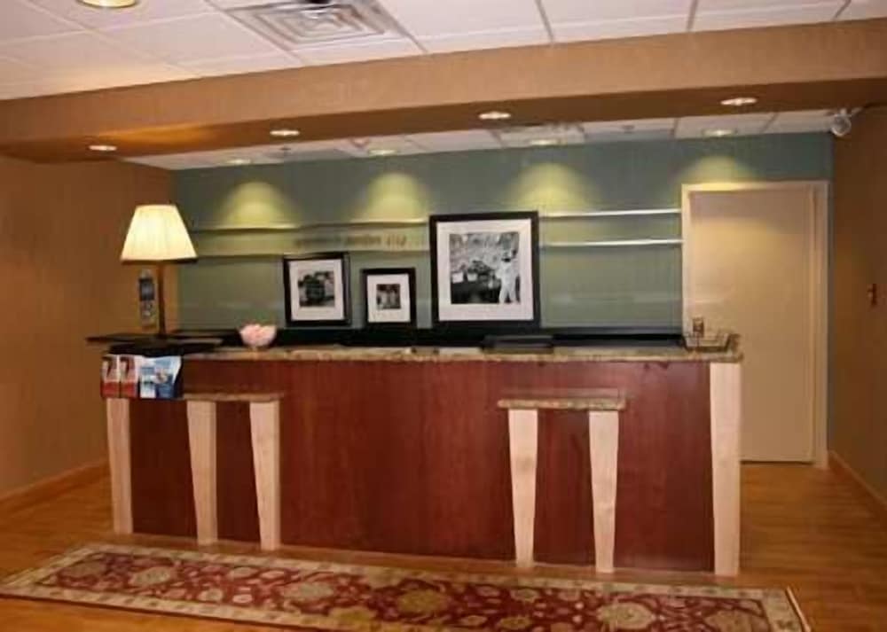 Hampton Inn Garden City - photo 3